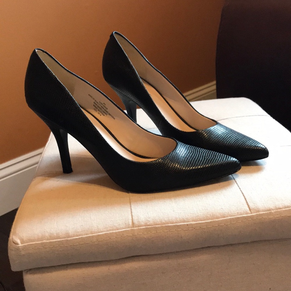 9 West black leather heels